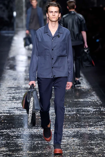 Look 32